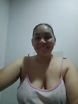 Snapshot of MirandaSoto chatting on June 14, 2:57 am MirandaSoto online show from June 14, 2:57 am