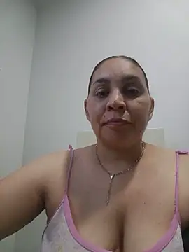 Snapshot of MirandaSoto chatting on June 15, 5:20 am MirandaSoto online show from June 15, 5:20 am