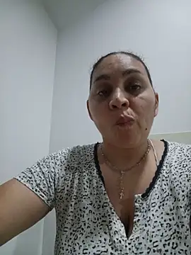 Snapshot of MirandaSoto chatting on June 16, 4:15 am MirandaSoto online show from June 16, 4:15 am