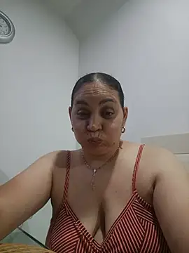 Snapshot of MirandaSoto chatting on July 10, 3:44 am MirandaSoto online show from July 10, 3:44 am
