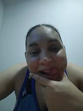 Snapshot of MirandaSoto chatting on July 13, 6:27 am MirandaSoto online show from July 13, 6:27 am