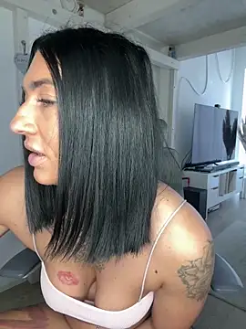 IntiMia online show from March 13, 7:59 am