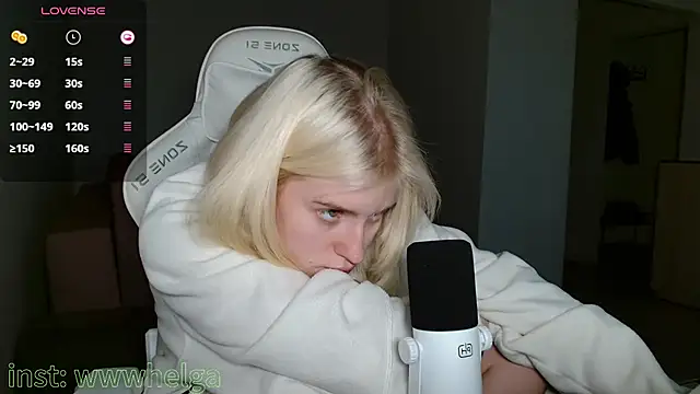 Snapshot of LizaKisses chatting on October 9, 9:18 am LizaKisses online show from October 9, 9:18 am