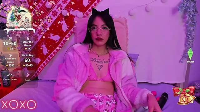 Snapshot of lauren_evans96 chatting on December 27, 2:47 am lauren evans96 online show from December 27, 2:47 am