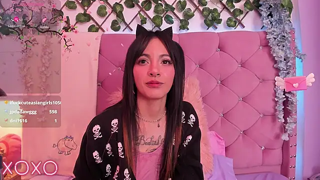 Snapshot of lauren_evans96 chatting on January 22, 8:51 am lauren evans96 online show from January 22, 8:51 am