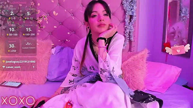 Snapshot of lauren_evans96 chatting on February 6, 7:35 am lauren evans96 online show from February 6, 7:35 am