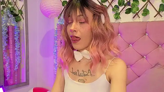 Snapshot of lauren_evans96 chatting on October 28, 3:43 am lauren evans96 online show from October 28, 3:43 am