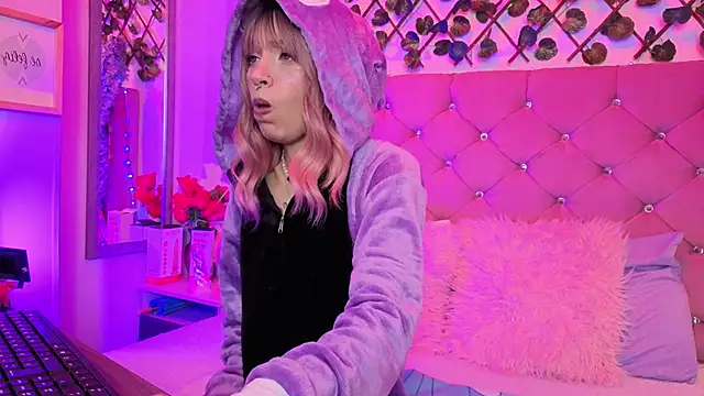 lauren evans96 online show from February 18, 2:18 am