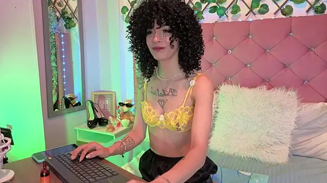 lauren evans96 online show from April 29, 1:43 am