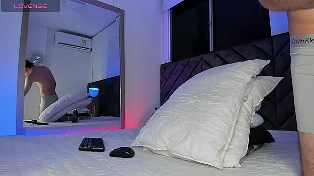 Snapshot of Luca_ferrer_ chatting on February 9, 4:36 am Luca ferrer online show from February 9, 4:36 am