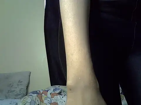 Snapshot of Horny-slut_ chatting on February 22, 6:39 am Horny-slut online show from February 22, 6:39 am