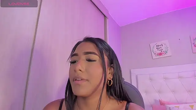 nicole  parker1 online show from June 23, 5:00 pm