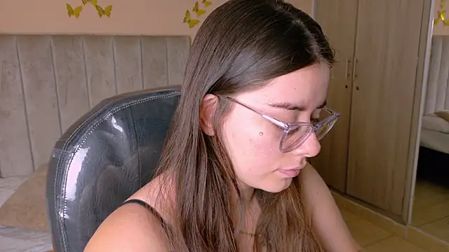 Snapshot of Charlotte_Olsen_ chatting on June 30, 7:48 pm Charlotte Olsen online show from June 30, 7:48 pm
