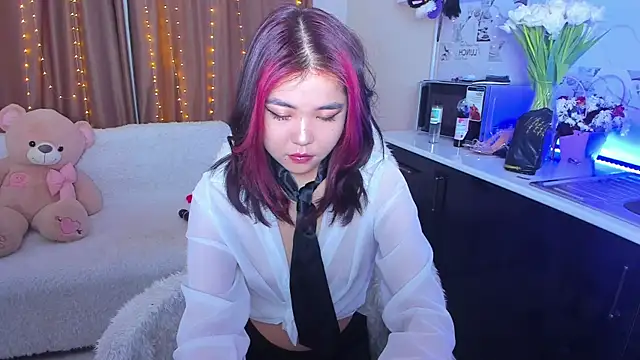 Snapshot of Dollyaa chatting on March 2, 1:47 am Dollyaa online show from March 2, 1:47 am