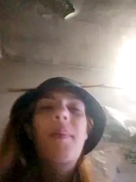 Snapshot of spacegirlll chatting on December 22, 2:38 pm spacegirlll online show from December 22, 2:38 pm