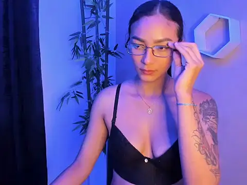 ASIAM BRUNET online show from May 4, 11:56 pm