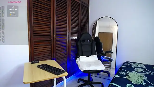 karoll marquez online show from February 5, 6:37 pm