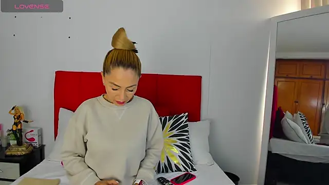 Snapshot of emagarcia chatting on November 17, 12:55 pm emagarcia online show from November 17, 12:55 pm