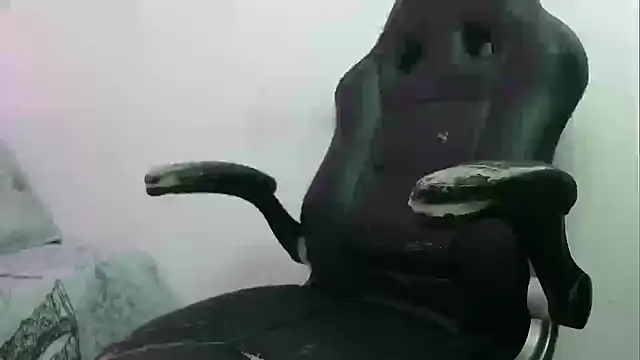 LAURA SMIITH online show from March 14, 6:50 pm