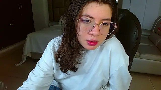 zoecruzz online show from March 11, 1:39 pm