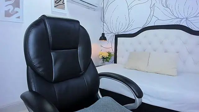 margot smith  online show from January 31, 12:07 pm