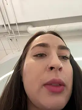 Snapshot of Holly_Play chatting on December 10, 9:23 am Holly Play online show from December 10, 9:23 am