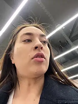 Snapshot of Holly_Play chatting on December 17, 9:17 am Holly Play online show from December 17, 9:17 am
