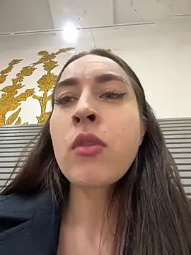 Snapshot of Holly_Play chatting on December 24, 12:44 pm Holly Play online show from December 24, 12:44 pm