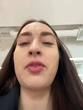 Snapshot of Holly_Play chatting on January 21, 9:13 am Holly Play online show from January 21, 9:13 am