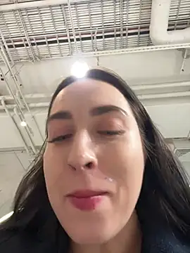 Snapshot of Holly_Play chatting on January 28, 10:23 am Holly Play online show from January 28, 10:23 am