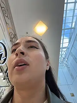 Snapshot of Holly_Play chatting on October 18, 10:05 am Holly Play online show from October 18, 10:05 am