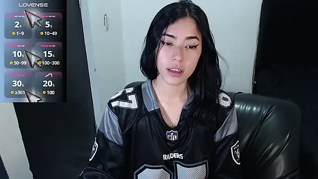 Snapshot of LESLIEBLACK_ chatting on January 31, 11:24 pm LESLIEBLACK online show from January 31, 11:24 pm