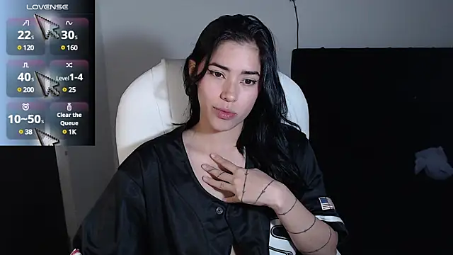 Snapshot of LESLIEBLACK_ chatting on February 27, 2:53 am LESLIEBLACK online show from February 27, 2:53 am