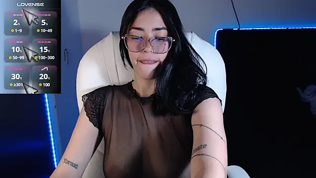 Snapshot of LESLIEBLACK_ chatting on March 16, 10:31 pm LESLIEBLACK online show from March 16, 10:31 pm