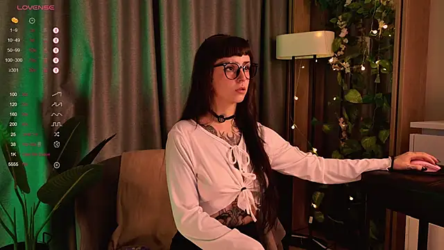 MichaellaMoon online show from December 2, 5:48 pm