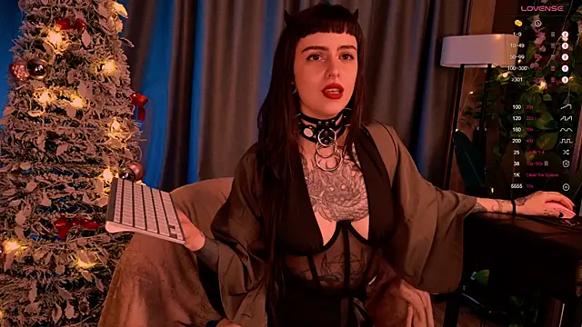 MichaellaMoon online show from December 26, 11:35 pm