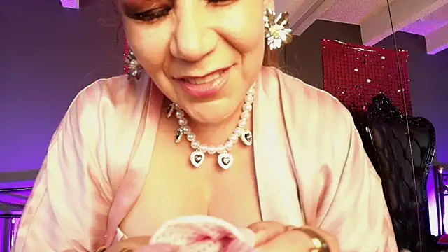 MelaniaKnauss online show from December 2, 9:32 pm