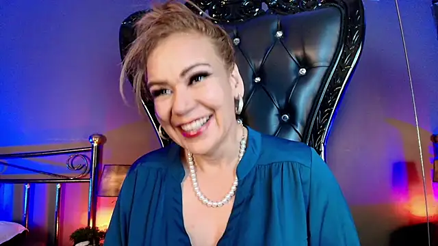MelaniaKnauss online show from April 23, 8:33 pm