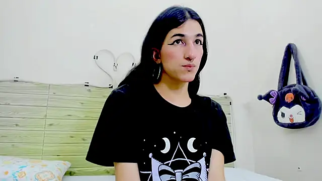 Snapshot of Evil_Queen13 chatting on November 25, 7:36 pm Evil Queen13 online show from November 25, 7:36 pm