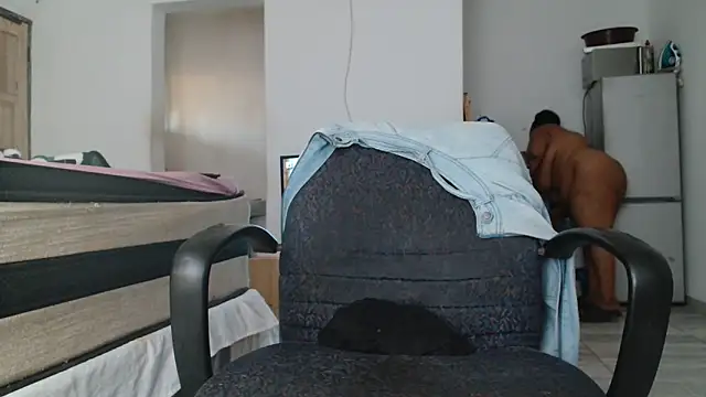 Snapshot of Hugetittiesxx2 chatting on October 21, 3:40 am Hugetittiesxx2 online show from October 21, 3:40 am