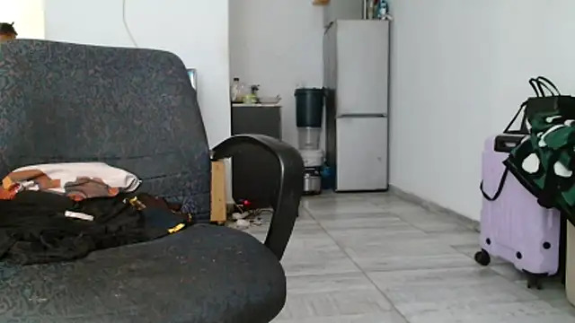 Snapshot of Hugetittiesxx2 chatting on November 28, 4:15 am Hugetittiesxx2 online show from November 28, 4:15 am