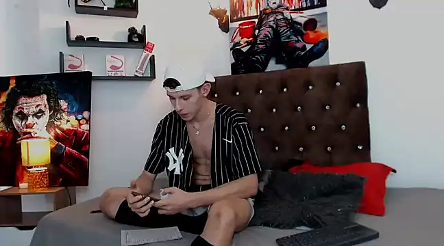 Snapshot of flowers18 chatting on January 16, 8:57 pm flowers18 online show from January 16, 8:57 pm