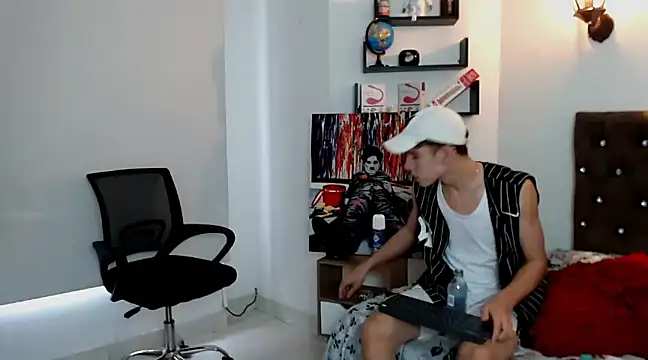 Snapshot of flowers18 chatting on March 11, 9:15 pm flowers18 online show from March 11, 9:15 pm