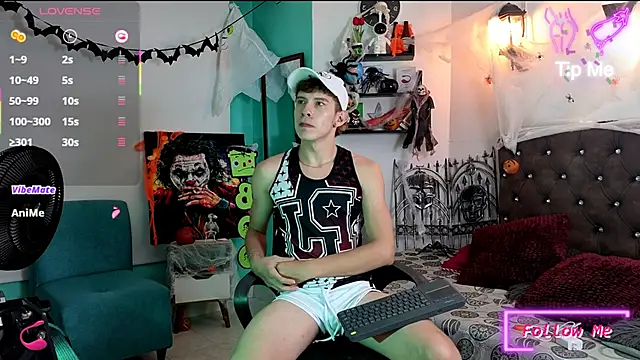 Snapshot of flowers18 chatting on October 28, 10:45 pm flowers18 online show from October 28, 10:45 pm