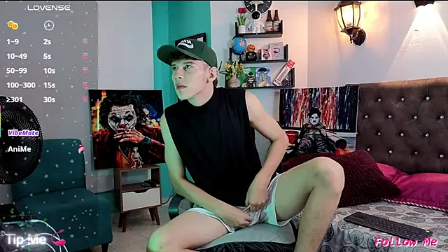 Snapshot of flowers18 chatting on December 4, 10:51 pm flowers18 online show from December 4, 10:51 pm