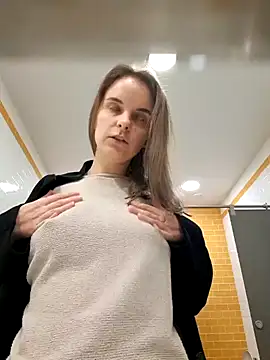 RaonXO online show from December 4, 6:28 pm