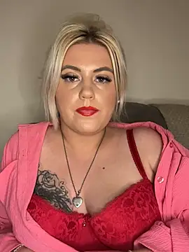 Snapshot of Blondiee3088 chatting on December 19, 3:41 pm Blondiee3088 online show from December 19, 3:41 pm