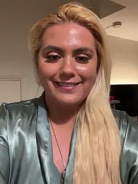 Snapshot of Blondiee3088 chatting on February 19, 8:41 pm Blondiee3088 online show from February 19, 8:41 pm