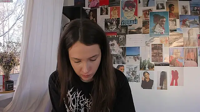 Snapshot of MonicaRocket chatting on December 20, 11:10 am MonicaRocket online show from December 20, 11:10 am