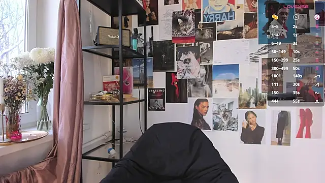 Snapshot of MonicaRocket chatting on January 6, 10:02 am MonicaRocket online show from January 6, 10:02 am